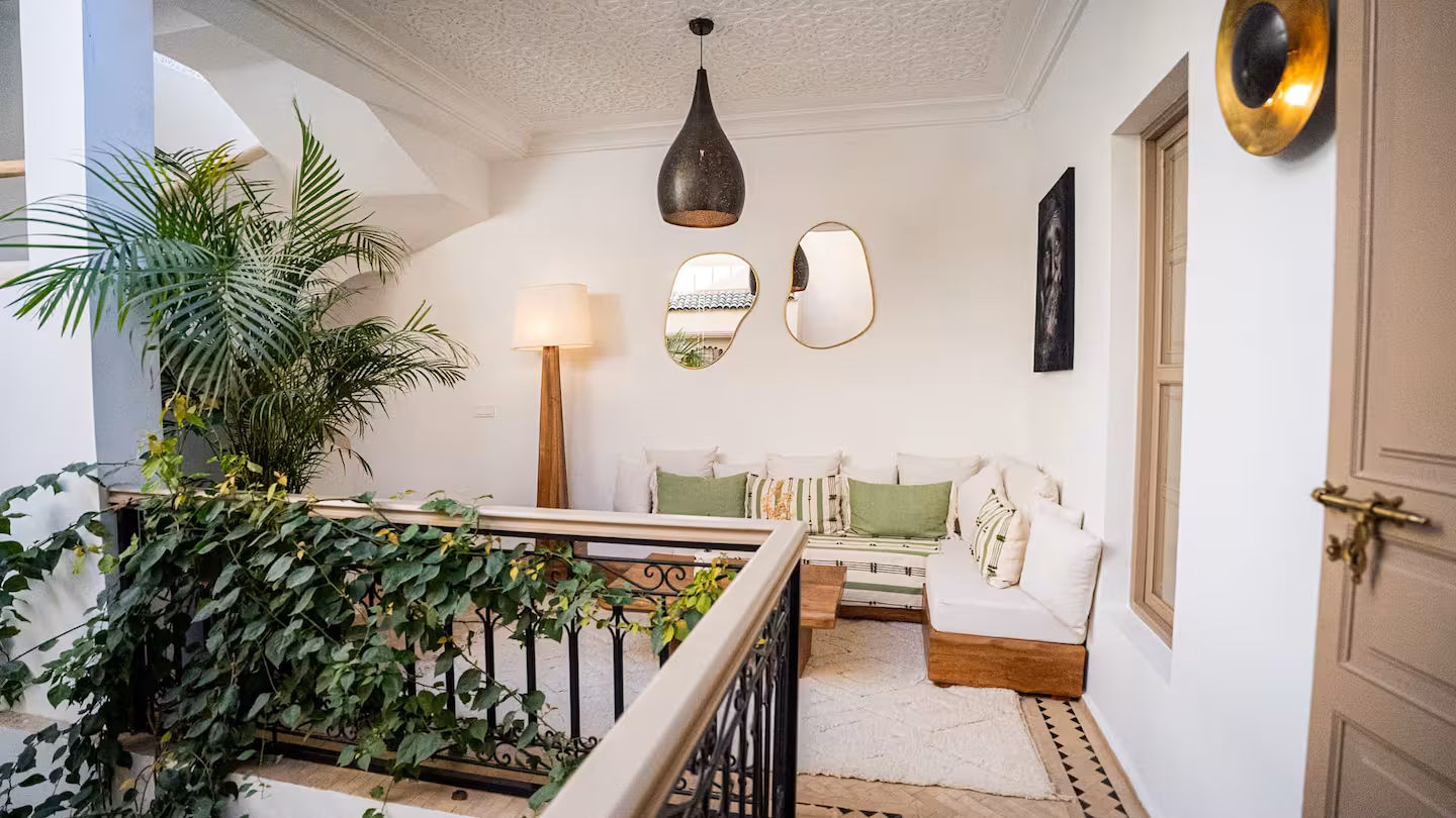 Le Salon — 5